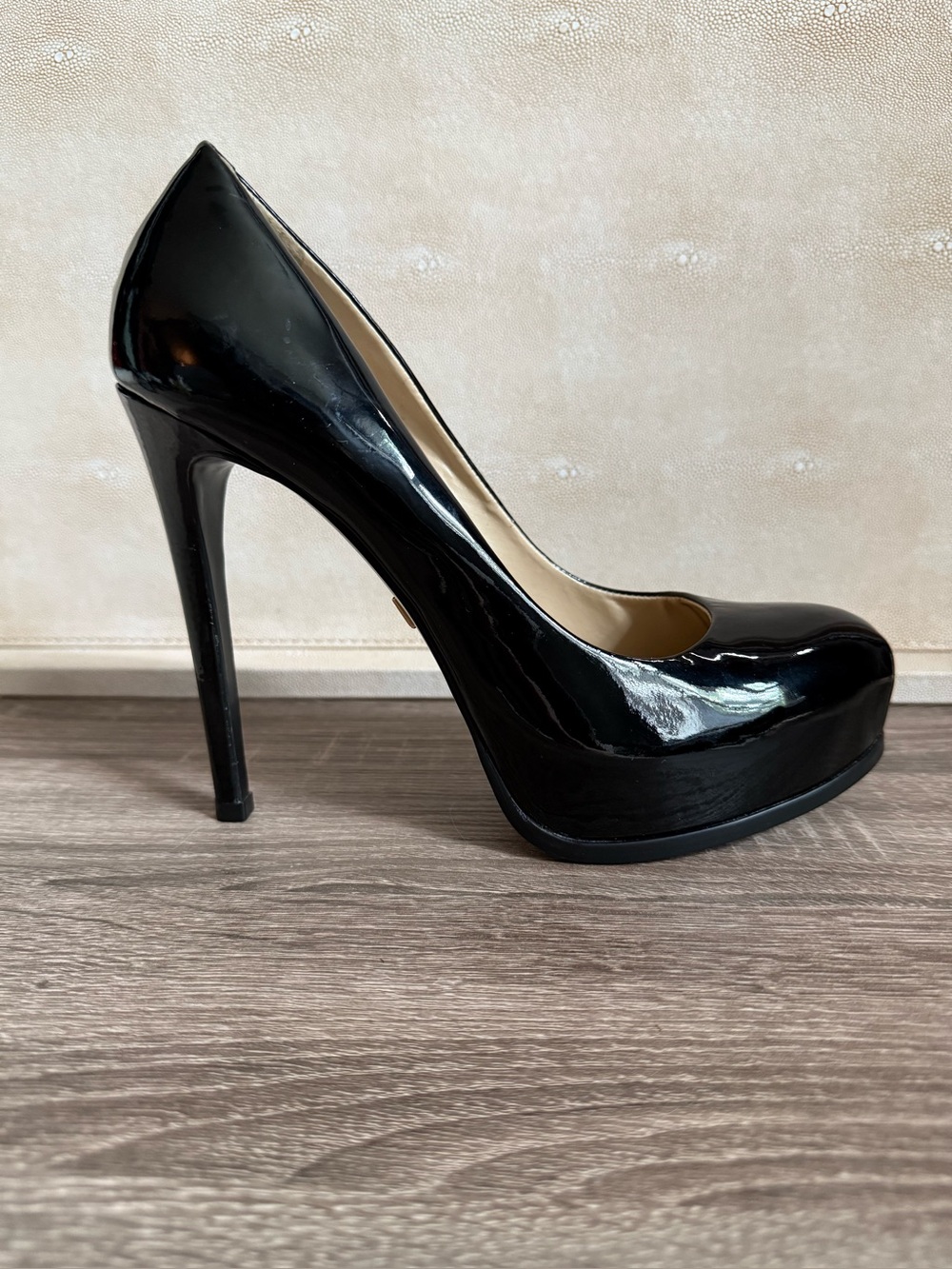 Pour La Victoire Irina Black Patent Leather Platform Pumps sz 9.5 - Picture 7 of 9